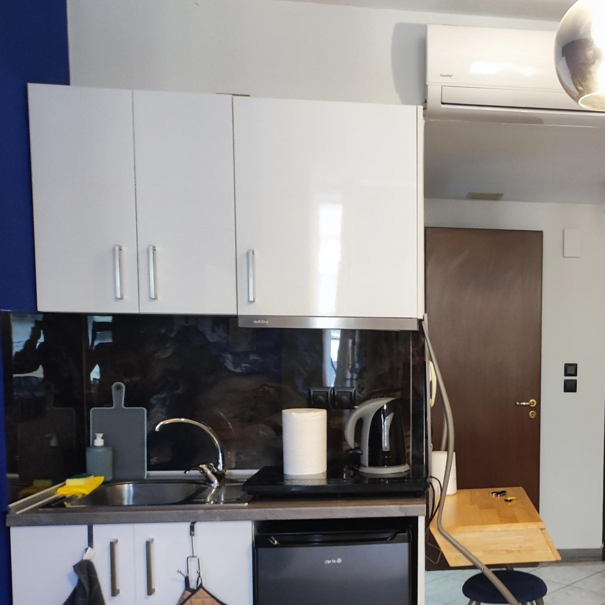 Railway Area Studio Parking Салоніки Номер фото